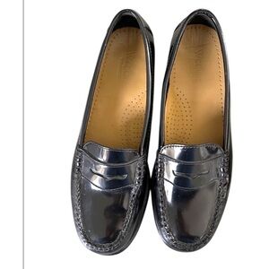 G.H. Bass & Co. Shiny Black Loafers Handcrafted Sz 7